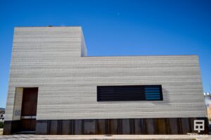 Vivienda unifamiliar con ventanas de aislamiento térmico y gran apertura