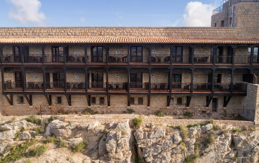 Otro Parador de Turismo cuenta con ventanas de madera de Torinco